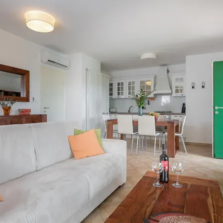 View With Pool And Garden Apartment Ripenda Kras