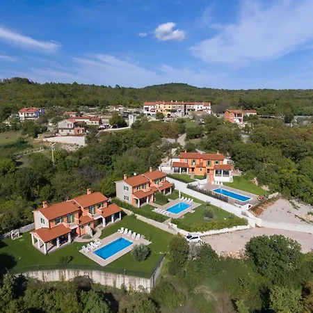 Modern In With Shared Pool Apartamento Ripenda Kras